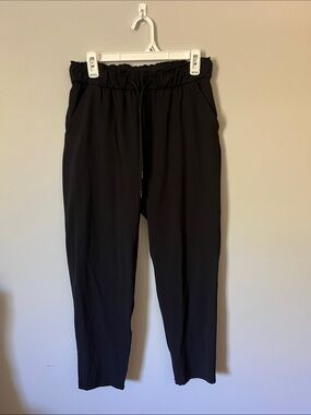 Lululemon on the fly black pants size 8